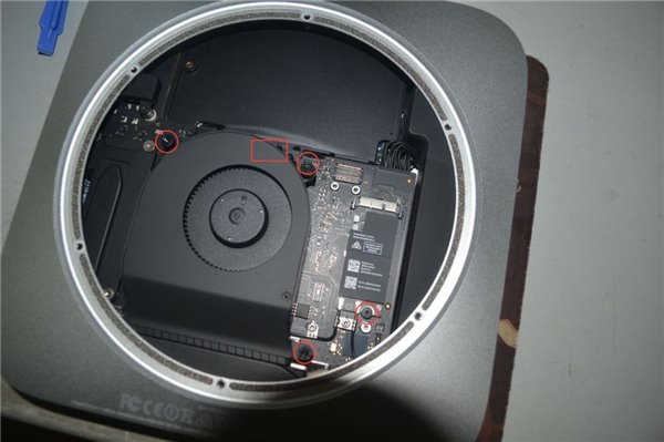 2014款Mac mini低配版怎么拆机更换SSD固态硬盘？