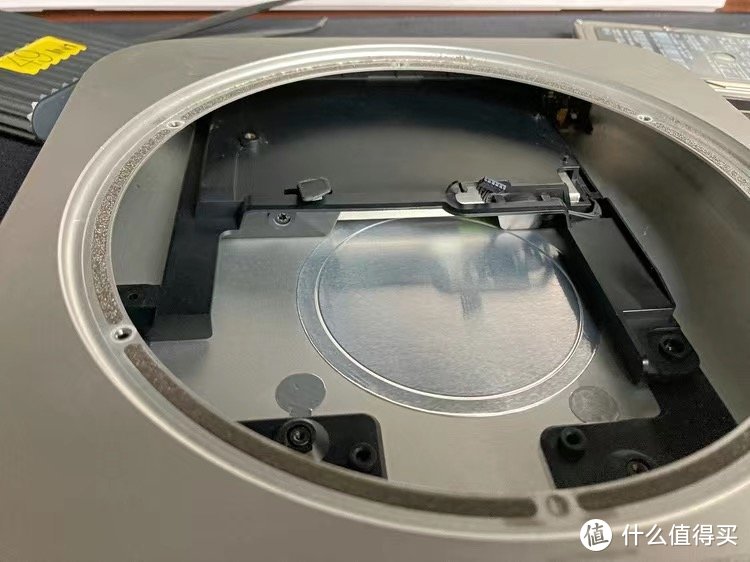 换硬盘的话基本就是得拆得只剩个空壳才能把硬盘架子取出